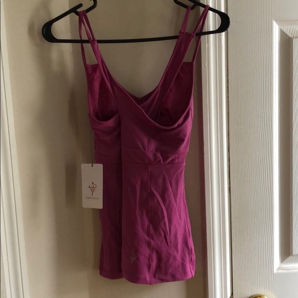 Athletic work out top crosses in back S - Picture 3 of 3